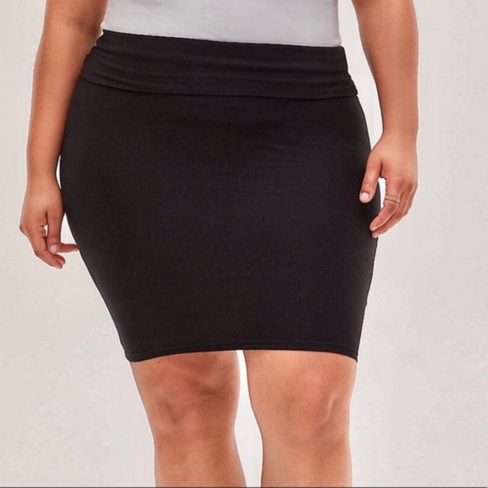 Torrid Black Foldover Waist Skirt size 3